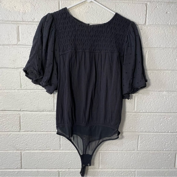Free People Big Sleeve Body Suit Black Textured Polka Dot Women’s Small Like New - Picture 3 of 9